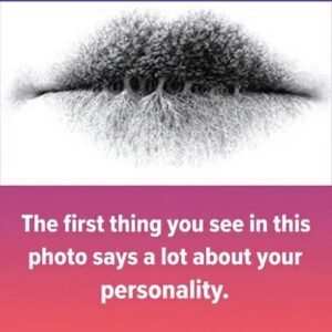 Some images have a way of capturing attention far beyond what first appears on the surface. What may seem like a simple drawing or illusion can often reveal hidden details depending on how each person naturally observes the world. This particular image has sparked curiosity because different people notice completely different things at first glance….👍👍👍